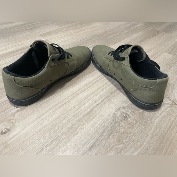 Etnies shoes ETF20MVL012E green with black sole, size 13 - Picture 4 of 6